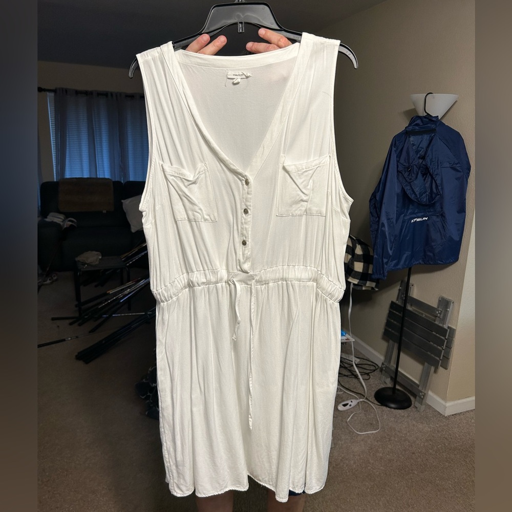 Maurices sleeveless v-neck white dress size 2X